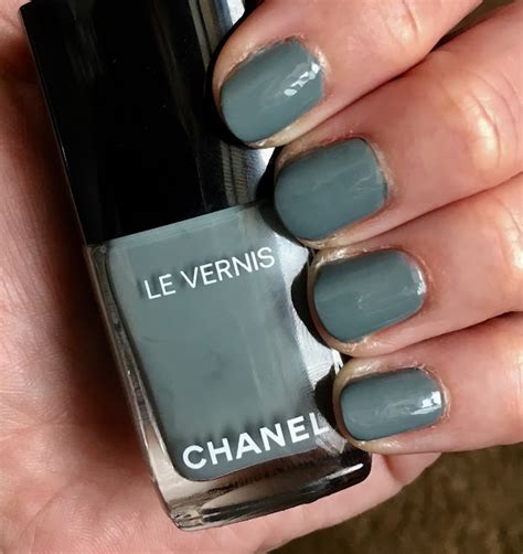 chanel nagellak washed denim